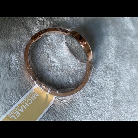 MK Bangle Watch - Picture 4 of 7